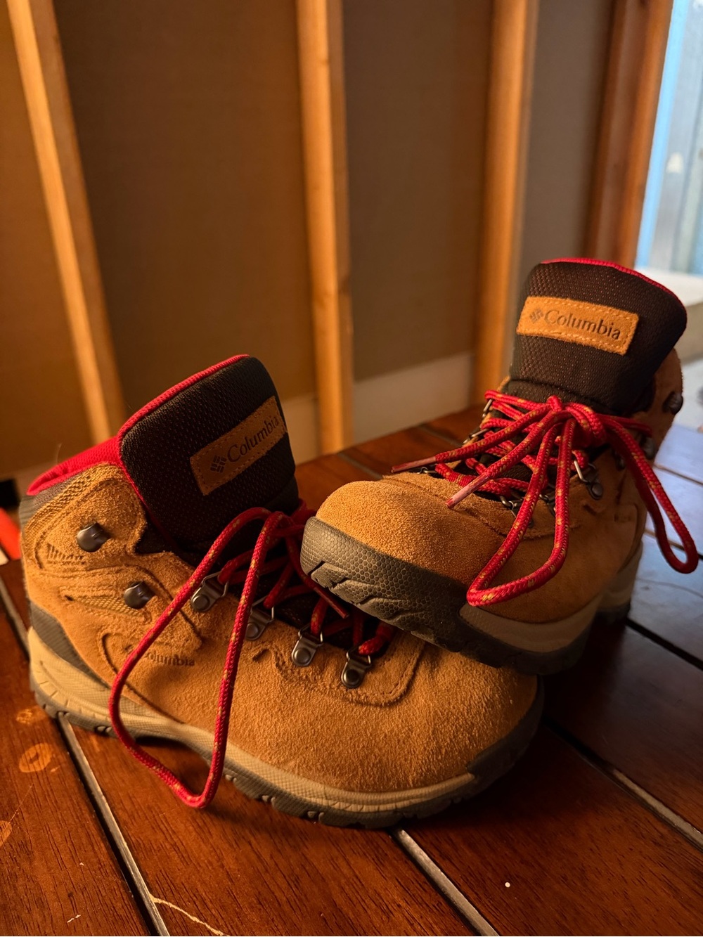 Columbia Tan Suede Hiking Boots with Red Laces - Picture 4 of 8